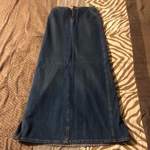 Guess Long Denim skirt new w/out Tags